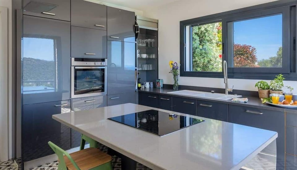Fully equipped kitchen with filter coffee maker and Nespresso machine