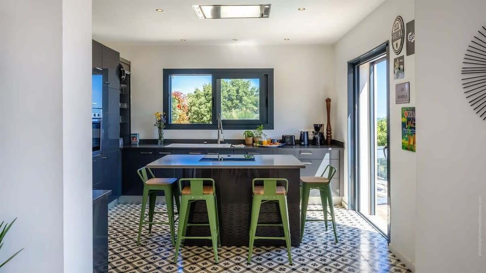 Fully equipped kitchen with filter coffee maker and Nespresso machine