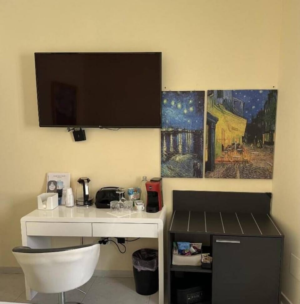 Standard Room, Balcony | In-room safe, desk, laptop workspace, soundproofing