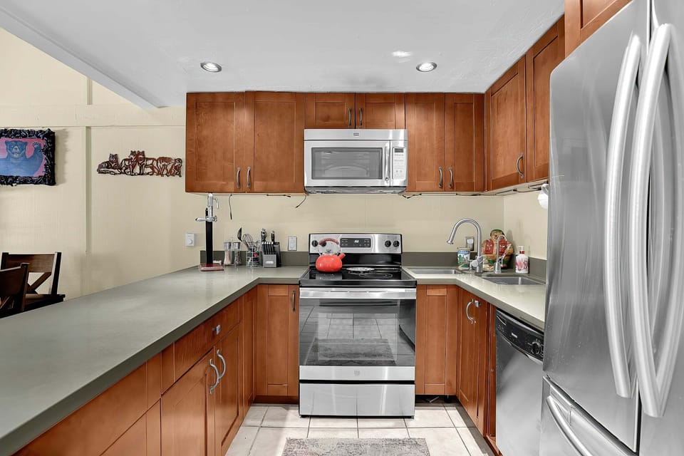Condo, 2 Bedrooms | Private kitchen | Fridge, oven, coffee/tea maker, toaster