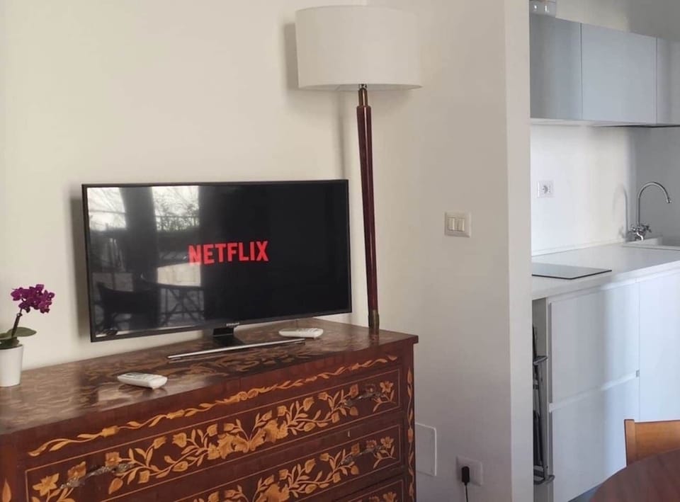 Living room, smart tv 