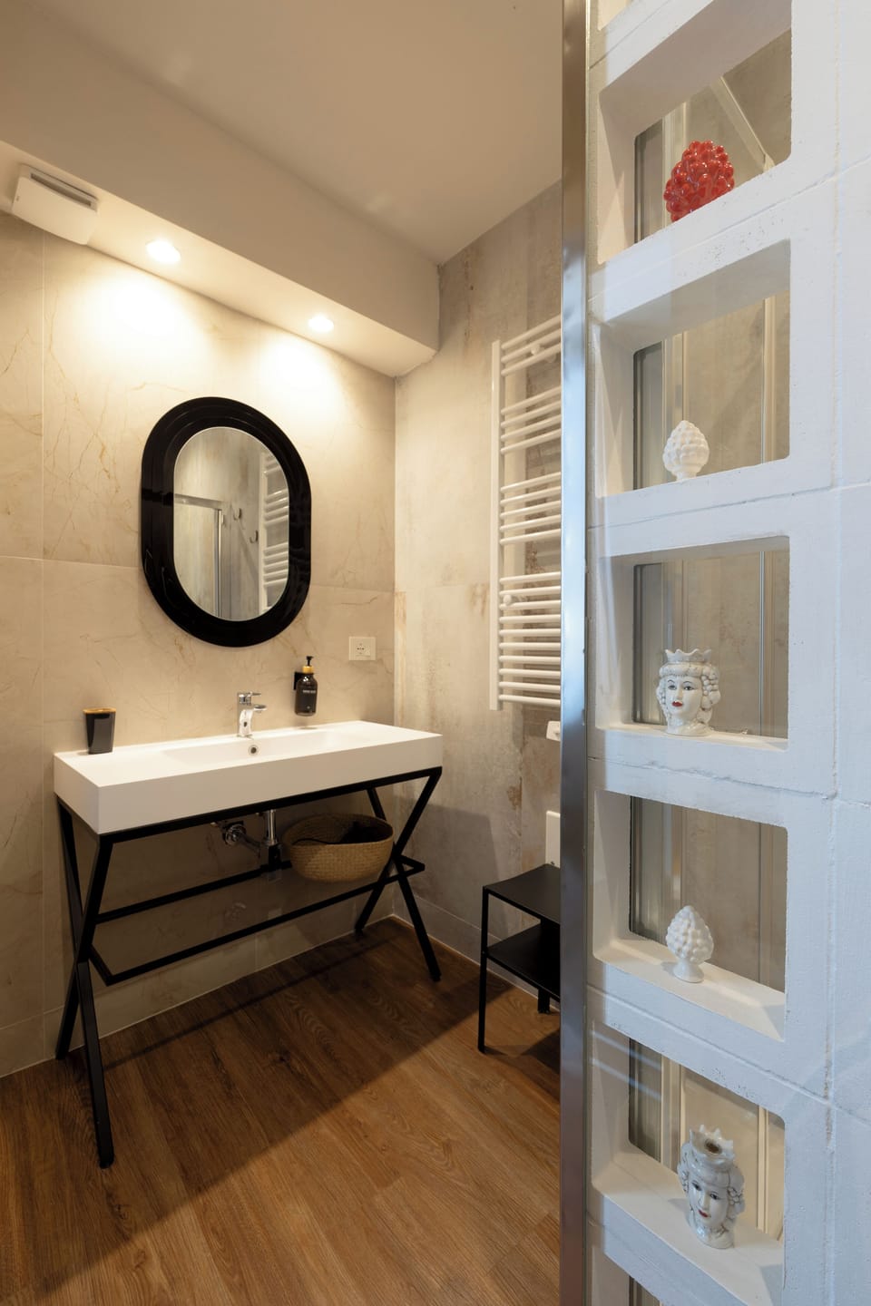 Classic Double Room, City View (Encelado) | Bathroom | Hair dryer, towels, soap, shampoo