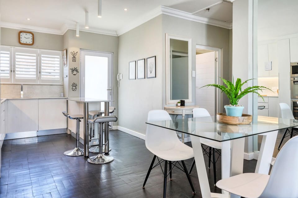 Backup-Powered Elegant Promenade Retreat 3