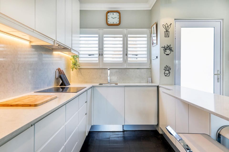 Backup-Powered Elegant Promenade Retreat 14