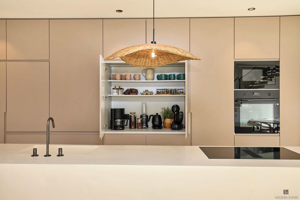 Villa (5 Bedrooms) | Private kitchen | Microwave, oven, stovetop, toaster