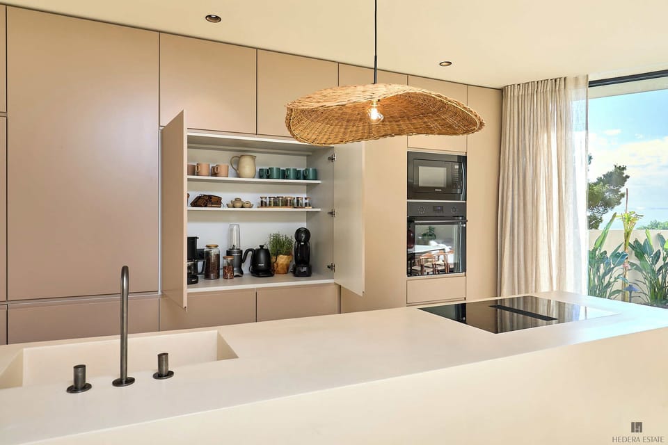Villa (5 Bedrooms) | Private kitchen | Microwave, oven, stovetop, toaster