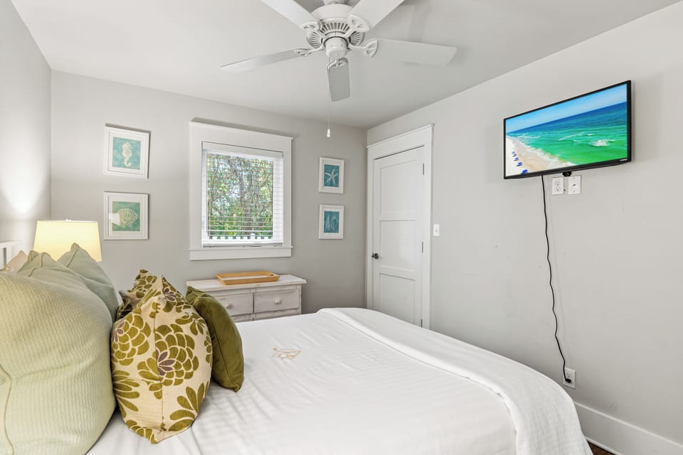 First Floor Queen Bedroom, Shared Bathroom