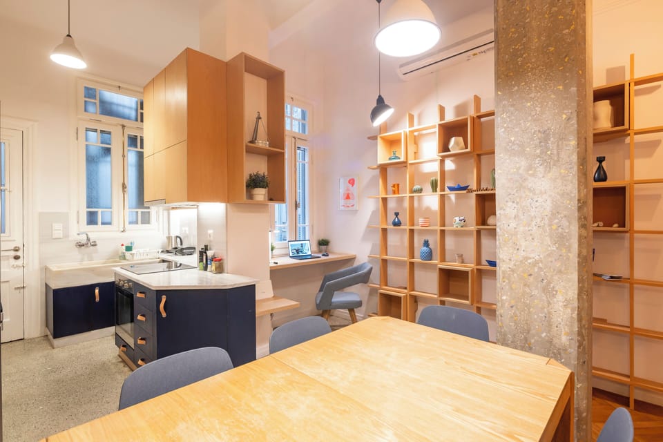 Deluxe Apartment | Private kitchen | Full-size fridge, microwave, oven, stovetop