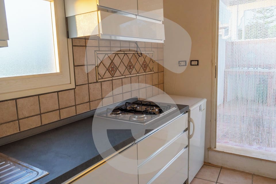 Classic Studio | Private kitchen | Fridge, stovetop, cookware/dishes/utensils