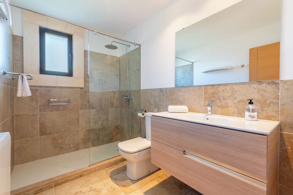 Standard Double Room, Garden View | Bathroom | Shower, free toiletries, hair dryer, slippers