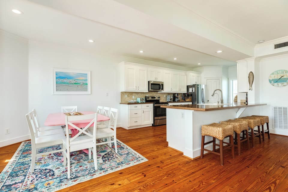 Sit up to 4 at the breakfast bar
