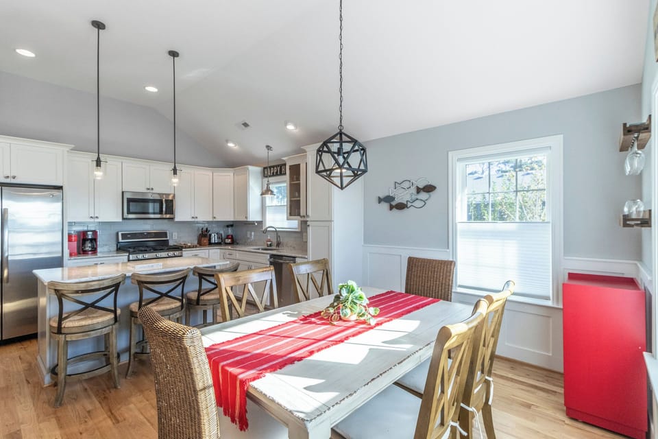 Kitchen and Dining Area (1)