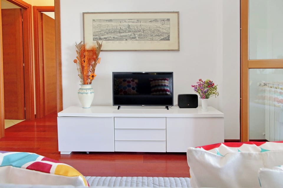 32-inch flat-screen TV with cable channels