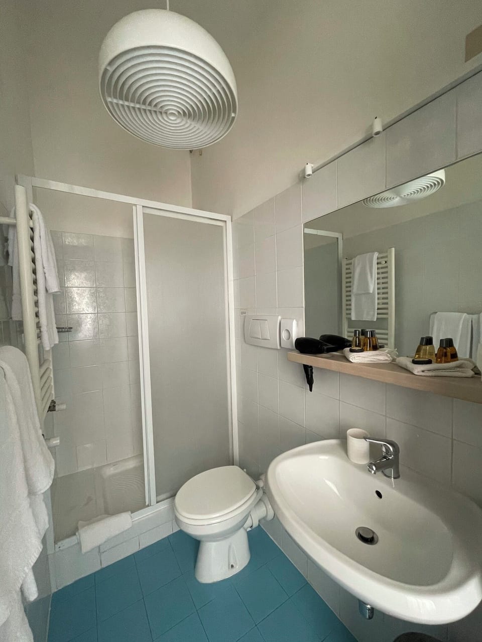 Triple Room | Bathroom | Shower, hair dryer, towels, toilet paper