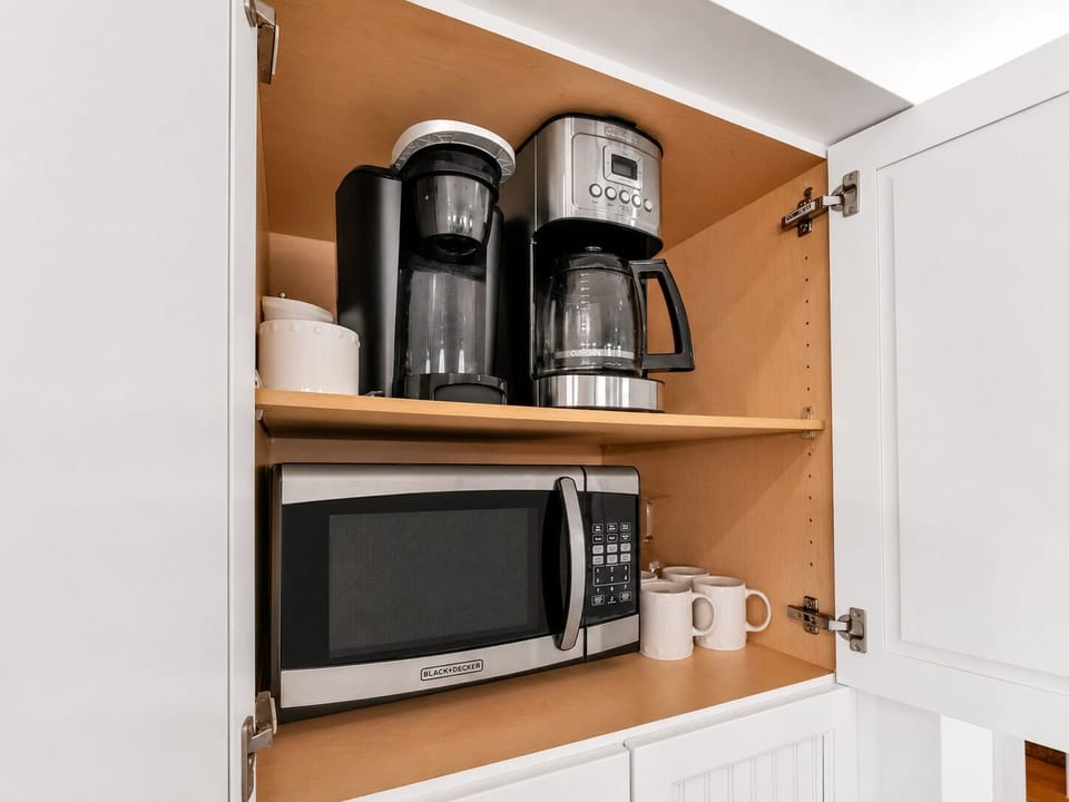 Drip Coffee Pot/Keurig/Microwave