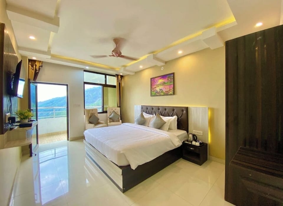 Deluxe Room, Balcony, Valley View | Free WiFi