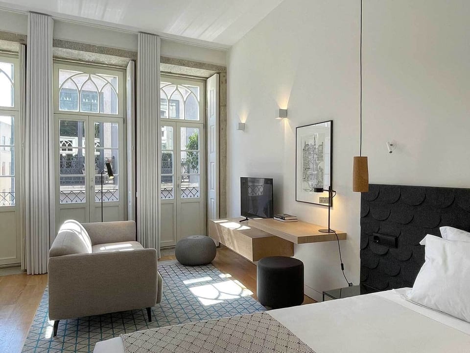 Executive Condo, 2 Twin Beds, City View | Living area | 50-inch flat-screen TV with cable channels