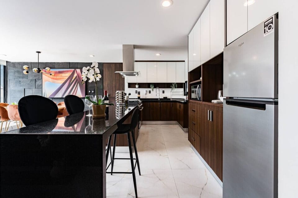 Open-plan dining area, perfect for shared meals and casual gatherings
