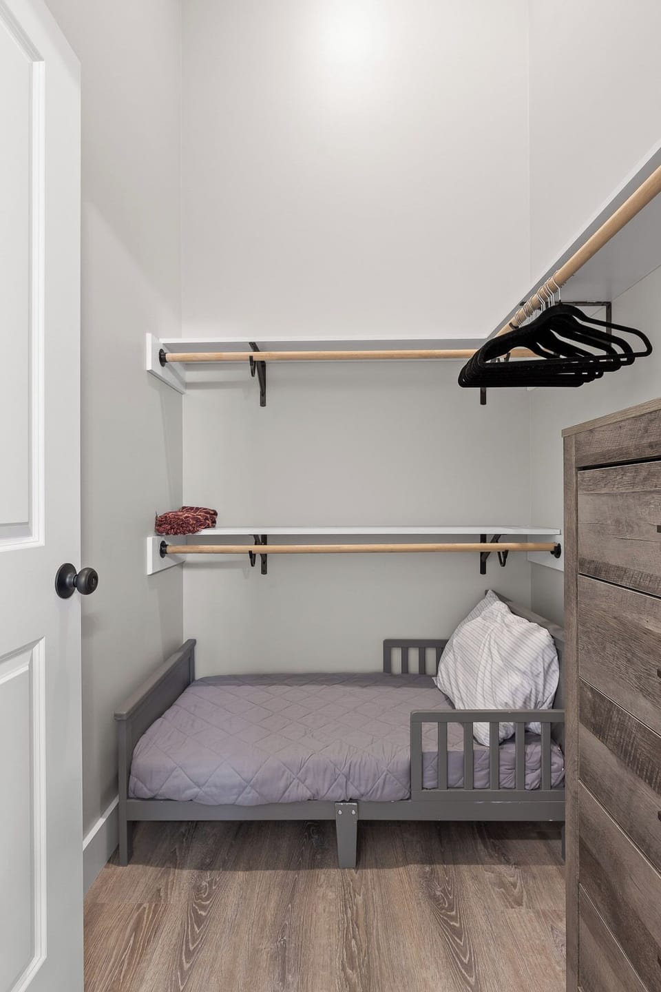 King Master Bedroom with 58" 4K Flatscreen and Toddler Bed Suite (3)