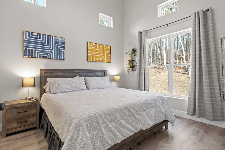 King Master Bedroom Suite with 58" 4K Flatscreen and Toddler Bed