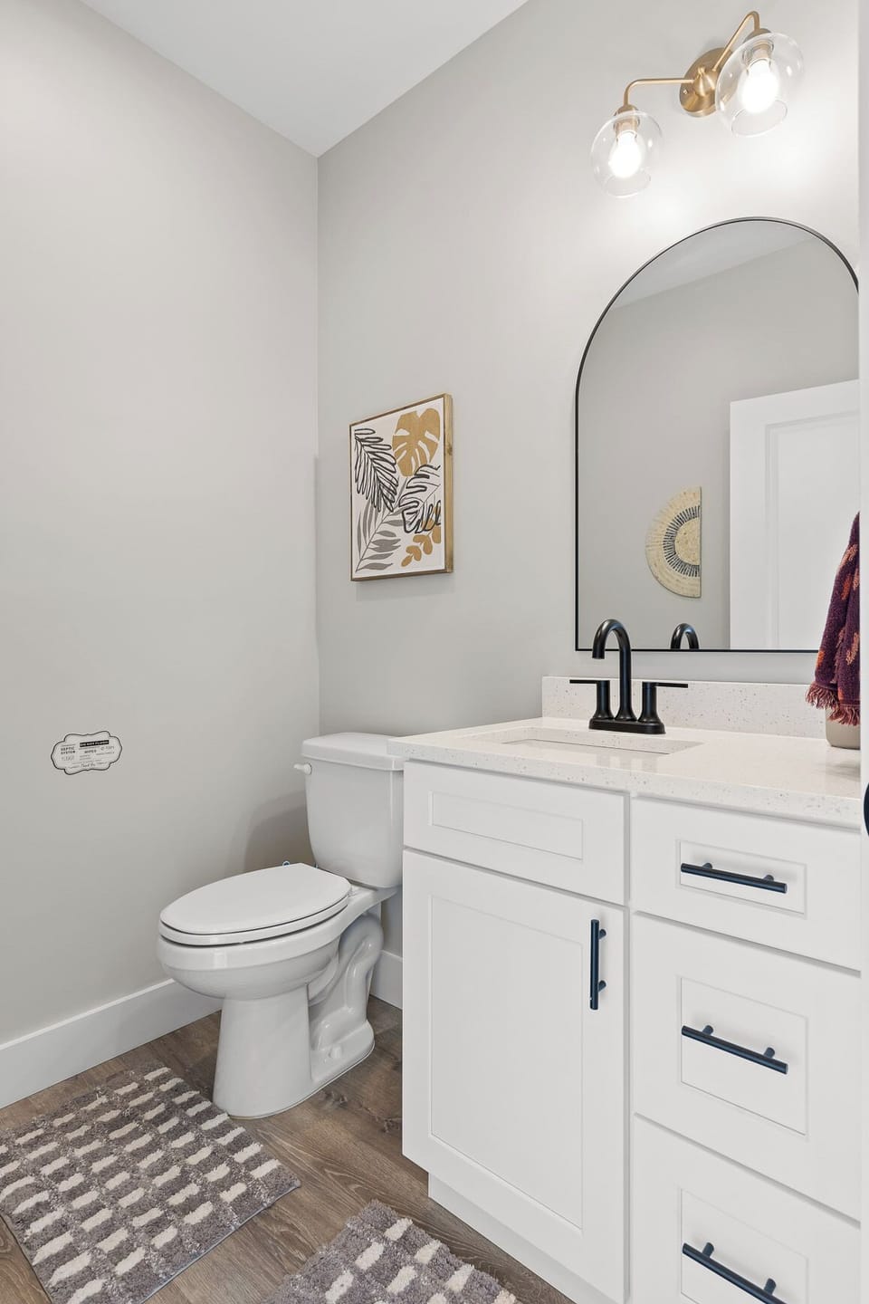 🏡The Owl’s Hollow🏡 Middle Floor Half Bathroom