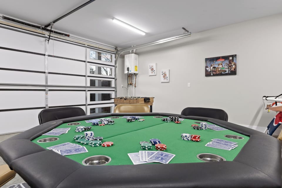 Game Room with Card Table, PAC-MAN, Darts, Basketball, Foosball, Pool etc (1)