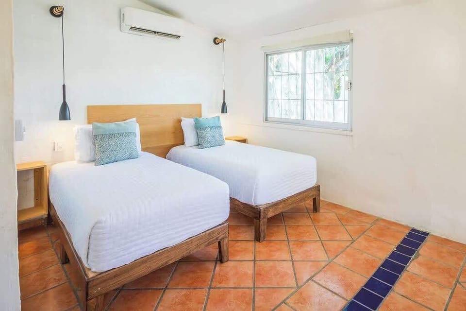Flexible bedroom setup – twin beds or a king