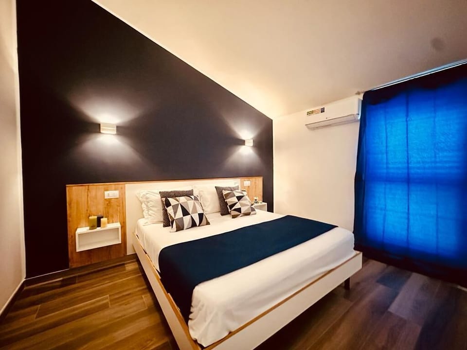 Family Room, Balcony, Sea View | In-room safe, desk, blackout drapes, soundproofing