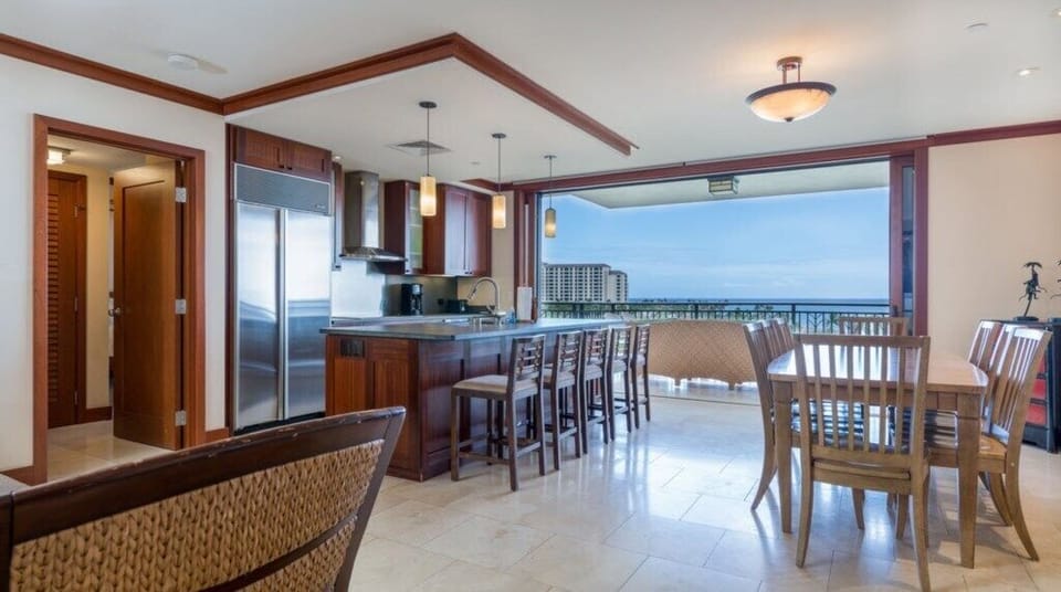 Kitchen & dining area with beautiful ocean view - BT 701