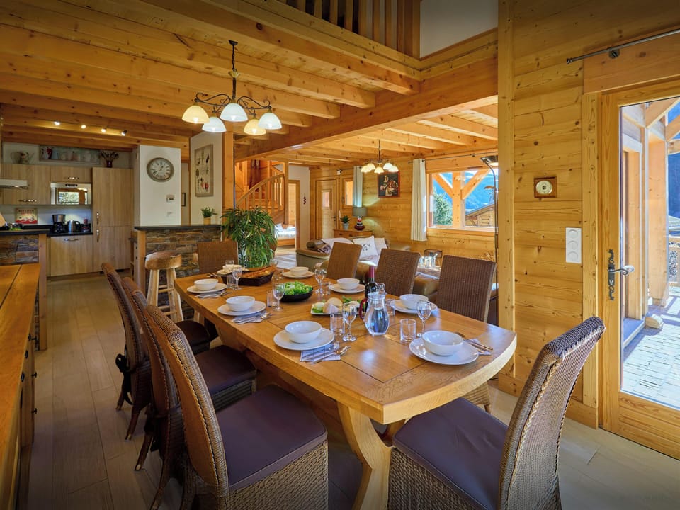 Dining/kitchen