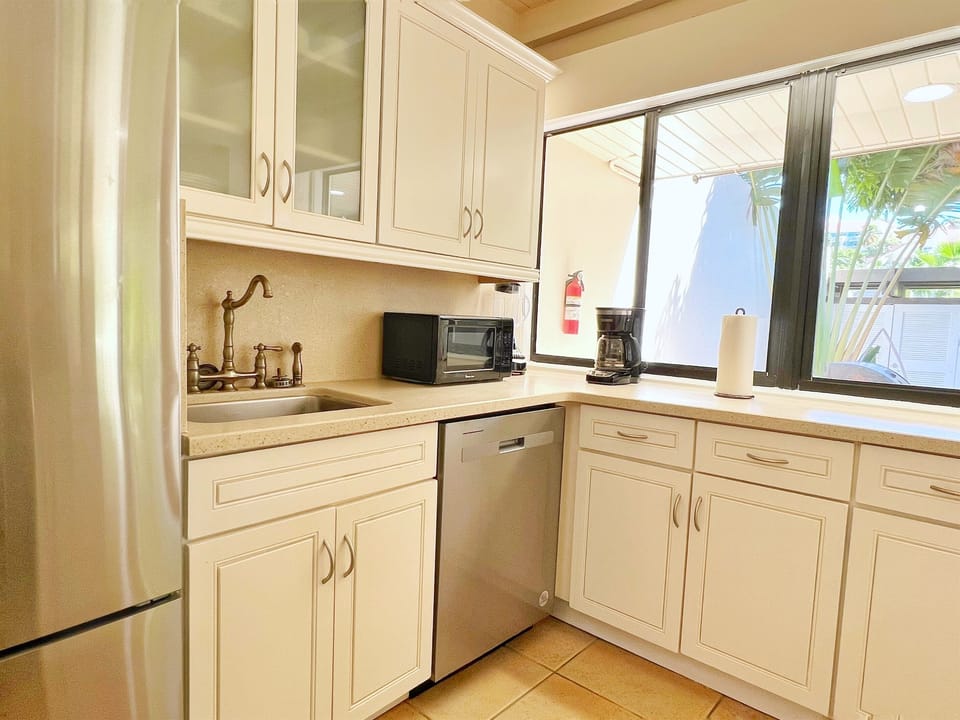A bright and open kitchen that makes cooking feel effortless.