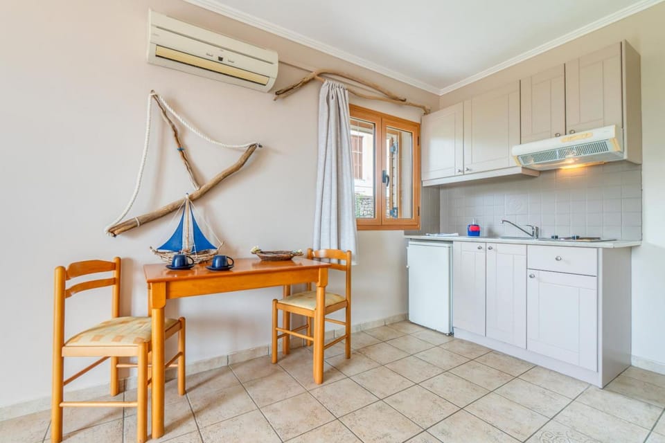 Kitchenette with dining table for 3