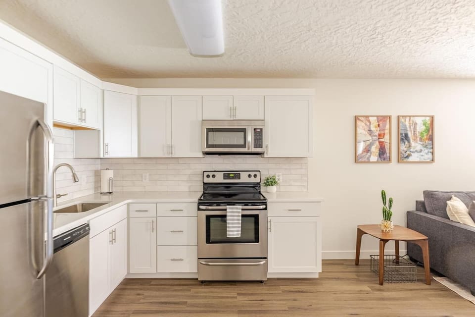 Full Kitchen, Dishwasher, Stove/Oven, Microwave, Refrigerator, & Keurig