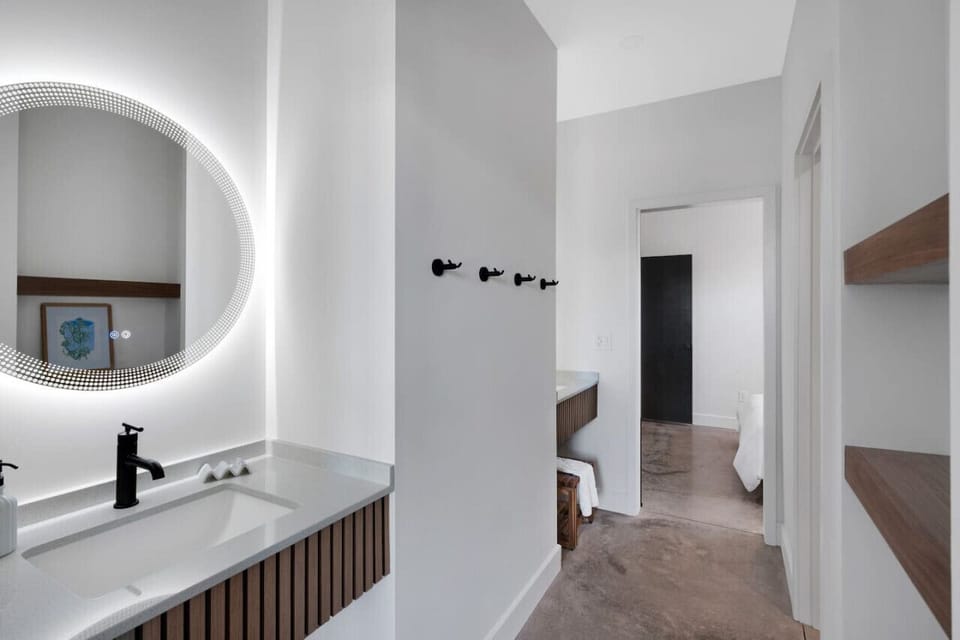 Shared Bathroom between Bedroom 1 & 2