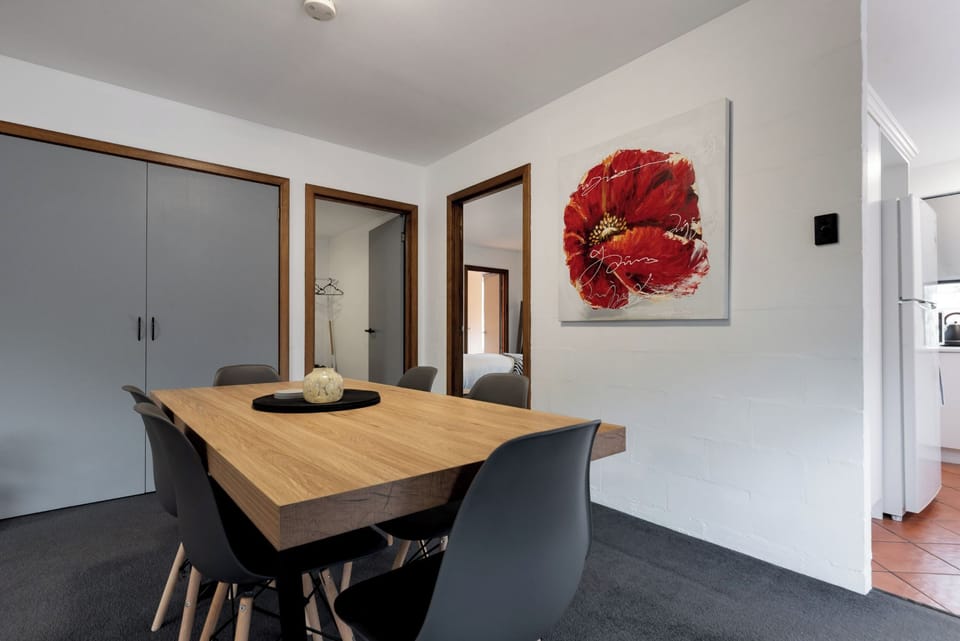 Six-seater dining table for you to enjoy your meals