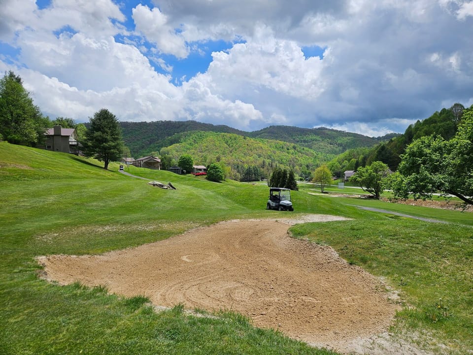 Par 3 course at the bottom of Willow Mountain!