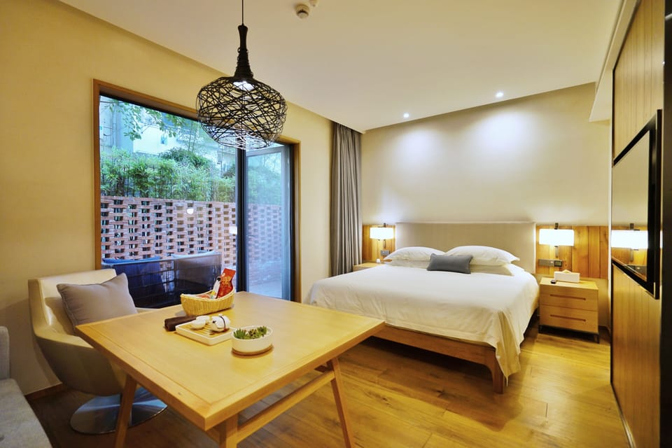 Design Double Room, Courtyard View | Blackout drapes, iron/ironing board, free WiFi