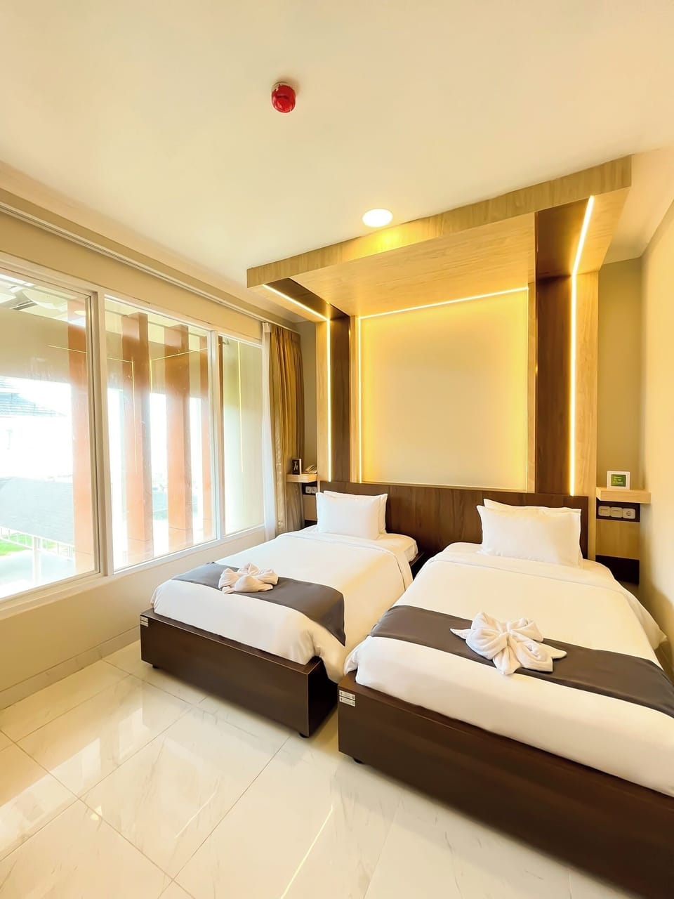 Deluxe Twin Room | Desk, free WiFi