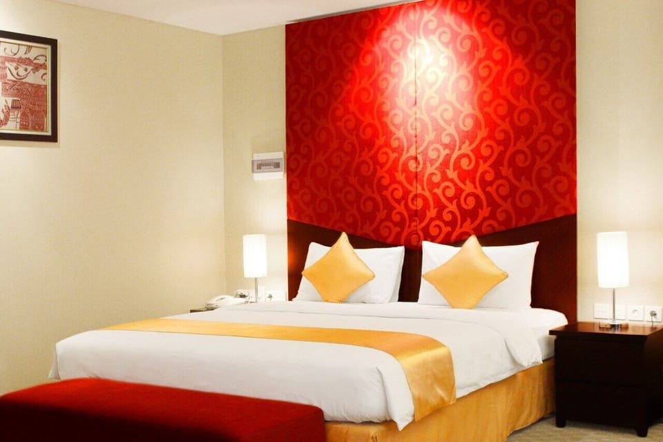Deluxe Double Room | In-room safe, desk, laptop workspace, iron/ironing board