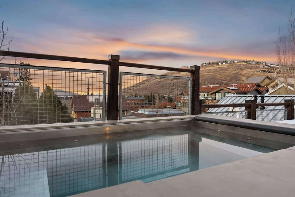 Private Hot Tub w/ Old Town Views
