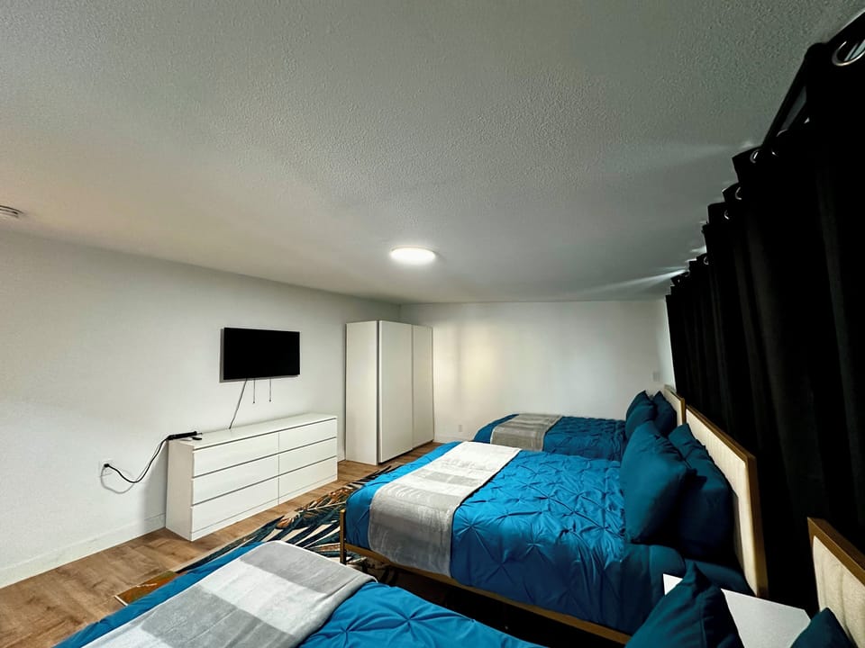 8 bedrooms, iron/ironing board, WiFi (free)