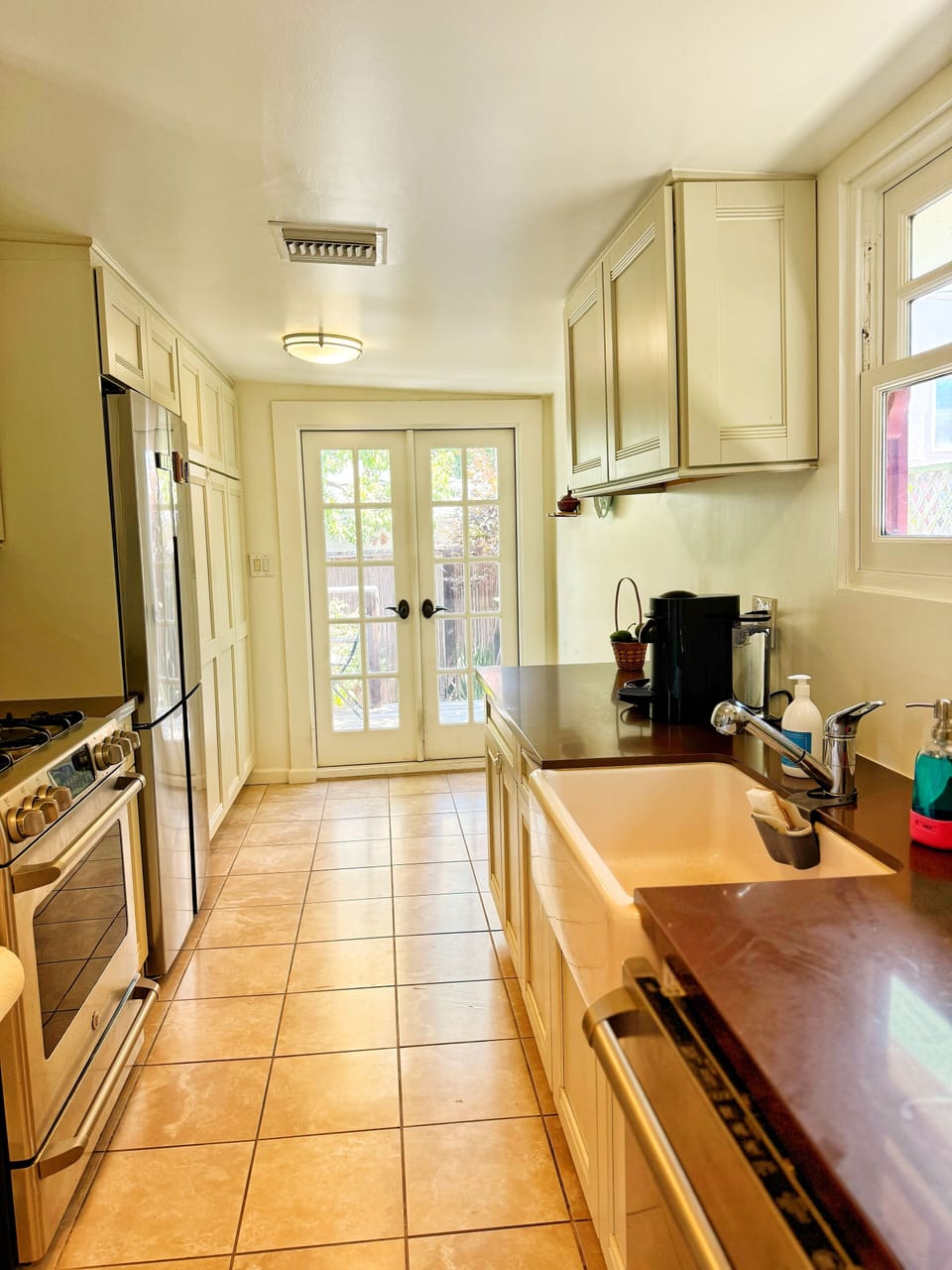 full kitchen