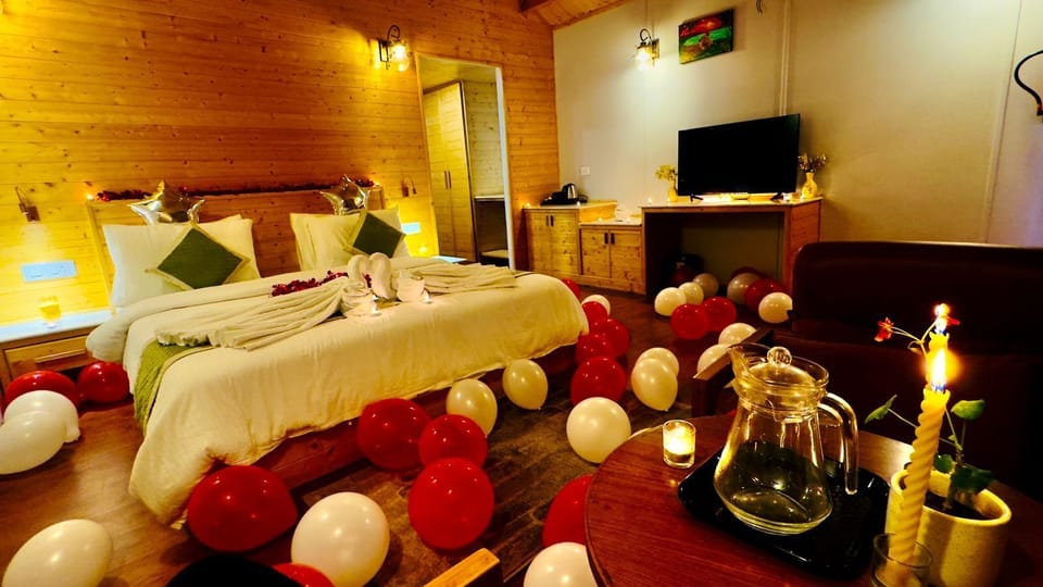 Luxury Cottage, Balcony, Mountain View | Premium bedding, memory foam beds, desk, laptop workspace