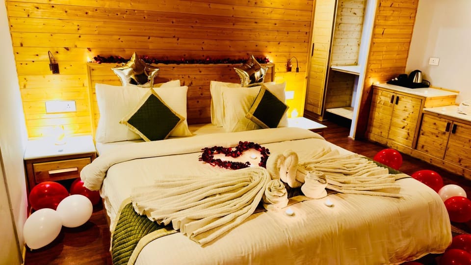 Luxury Cottage, Balcony, Mountain View | Premium bedding, memory foam beds, desk, laptop workspace