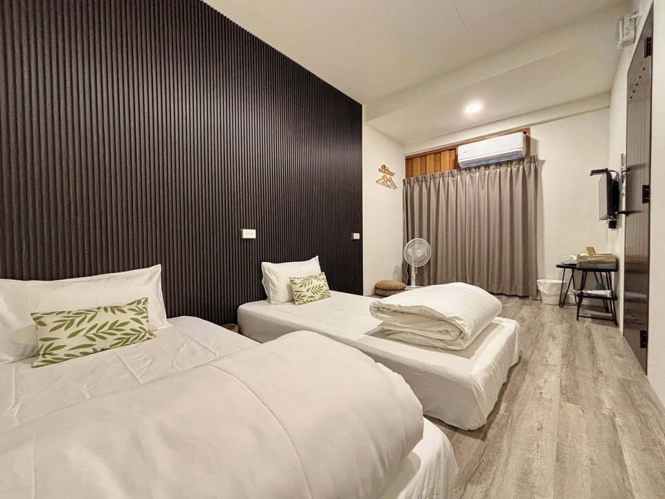 Economy Twin Room, 1 Bedroom, Non Smoking, Shared Bathroom | Free WiFi, bed sheets