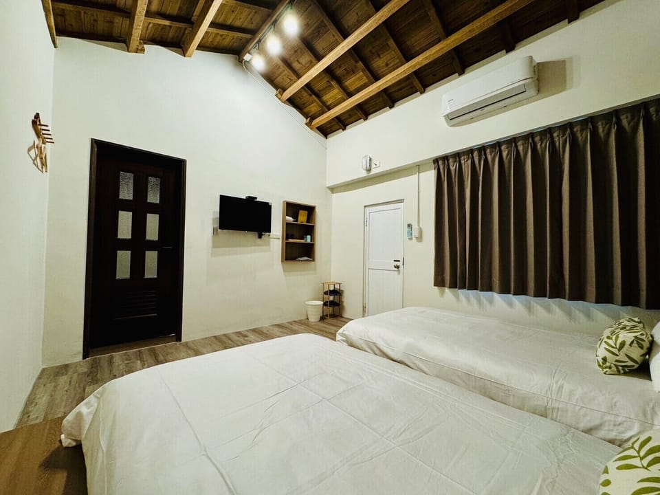 Deluxe Twin Room, 1 Bedroom, Non Smoking, Ensuite | Free WiFi, bed sheets