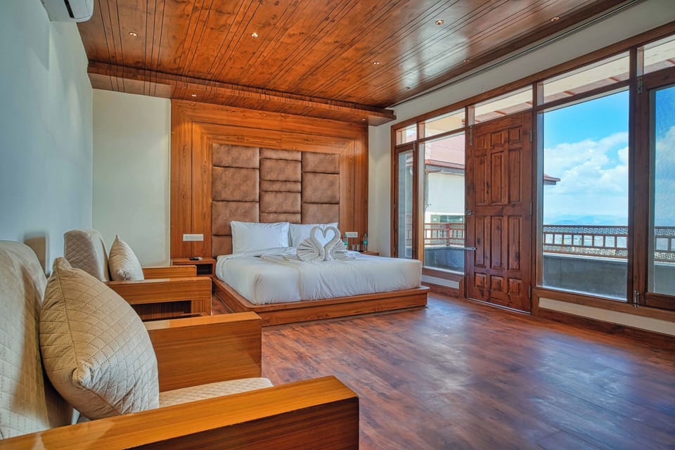Wooden Cottage Room with Valley View - Centrally Heated | In-room safe, desk, laptop workspace, free WiFi
