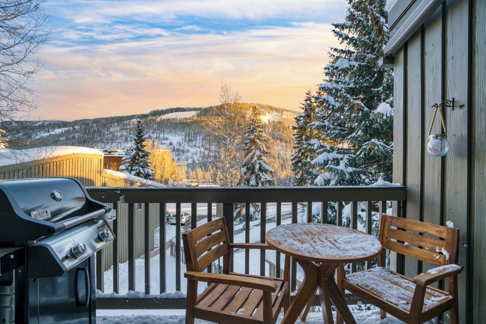Sunning mountain views.