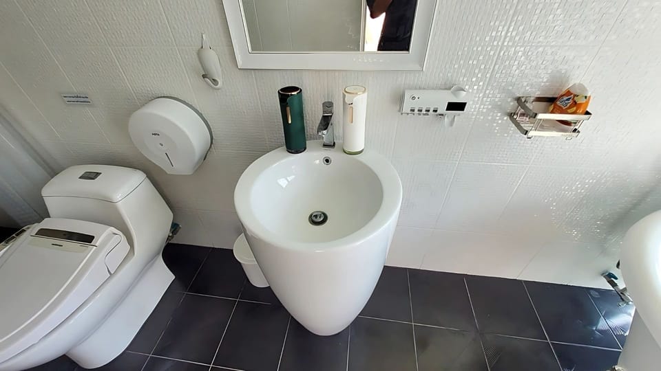 Luxury Tent, Mountain View | Bathroom | Free toiletries, hair dryer, slippers, towels