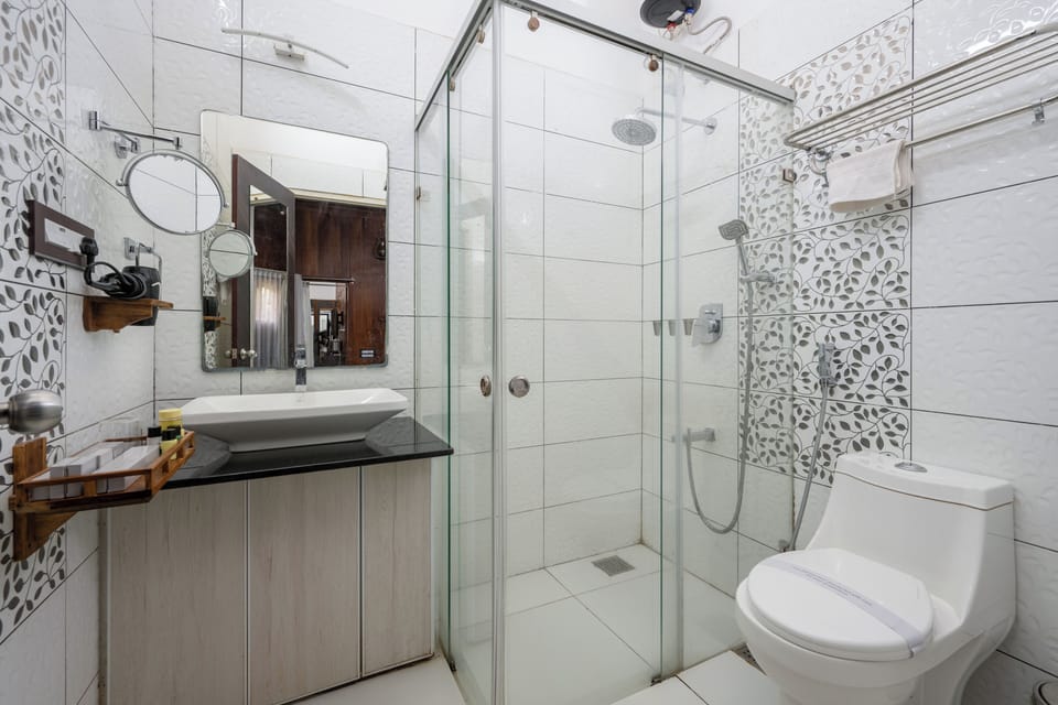 Traditional Suite, Garden View | Bathroom